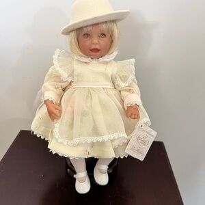 Lee Middleton Miniature American Beauty doll with Box and COA NIB 9 Inches